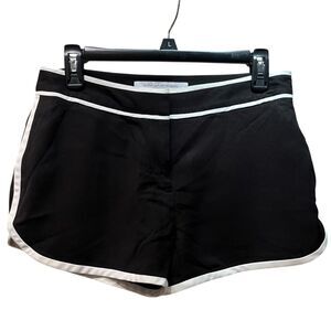 DIANE VON FURSTENBERG Shorts Black With White Trim Sexy Sz 2